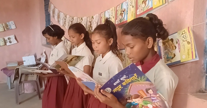 School children thank ETV Bharat for getting electricity connection in Ranchi