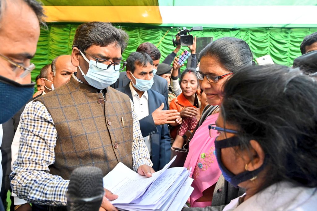 CM Hemant Soren reviews development schemes in Sahibganj