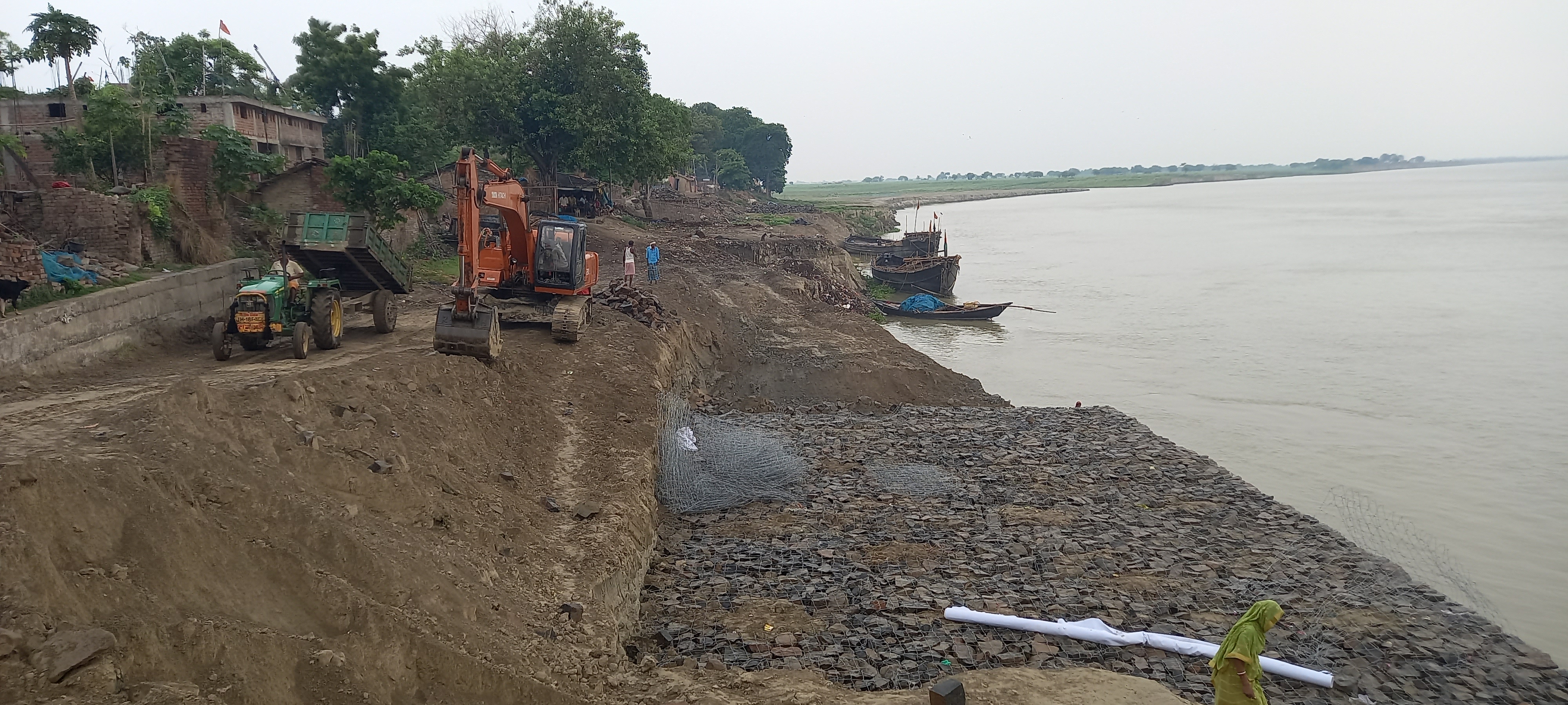 Villagers upset due to slowing down of Ganga anti erosion work in Sahibganj