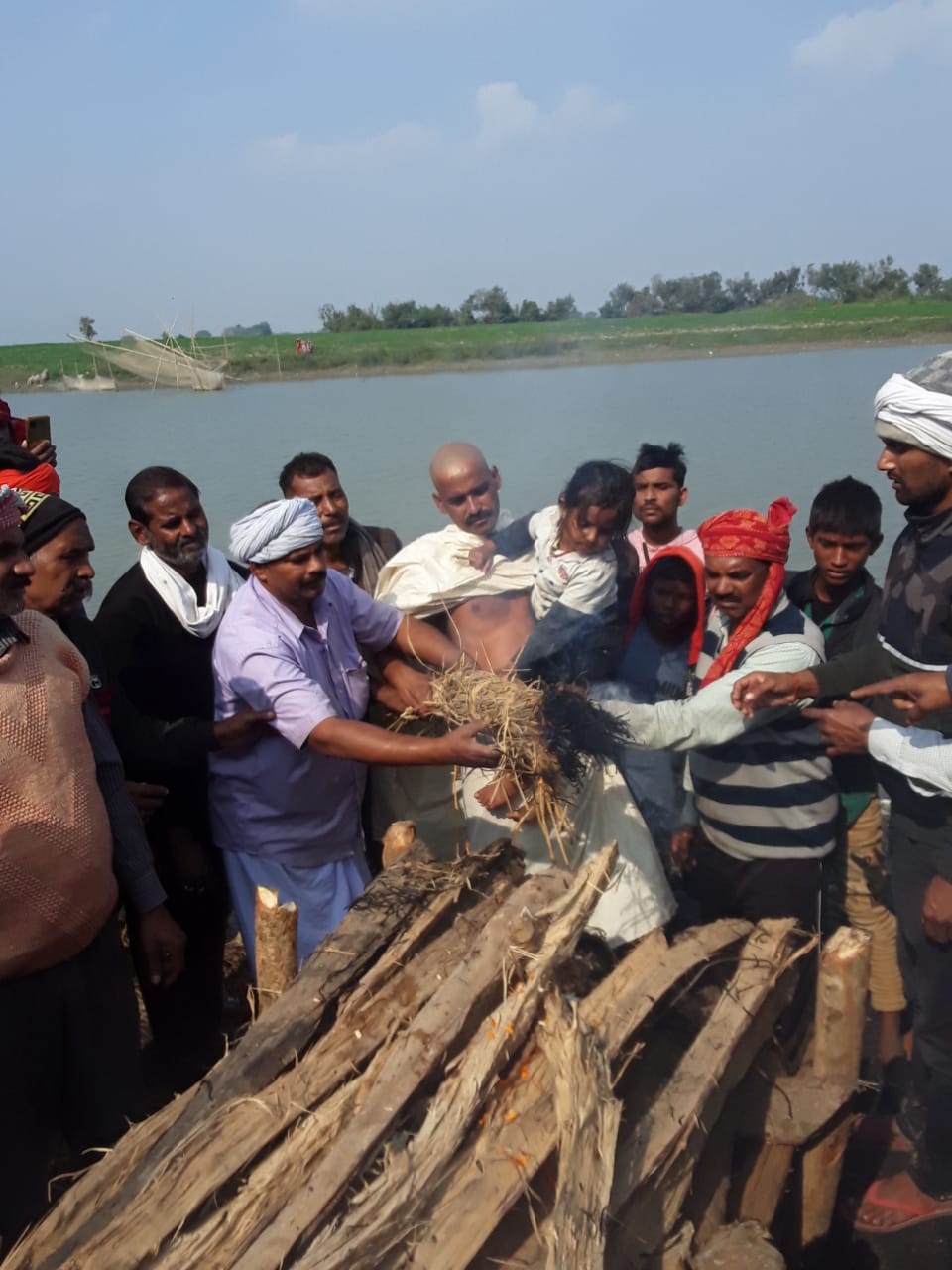 late-inspector-lalji-yadav-last-rites-completed-