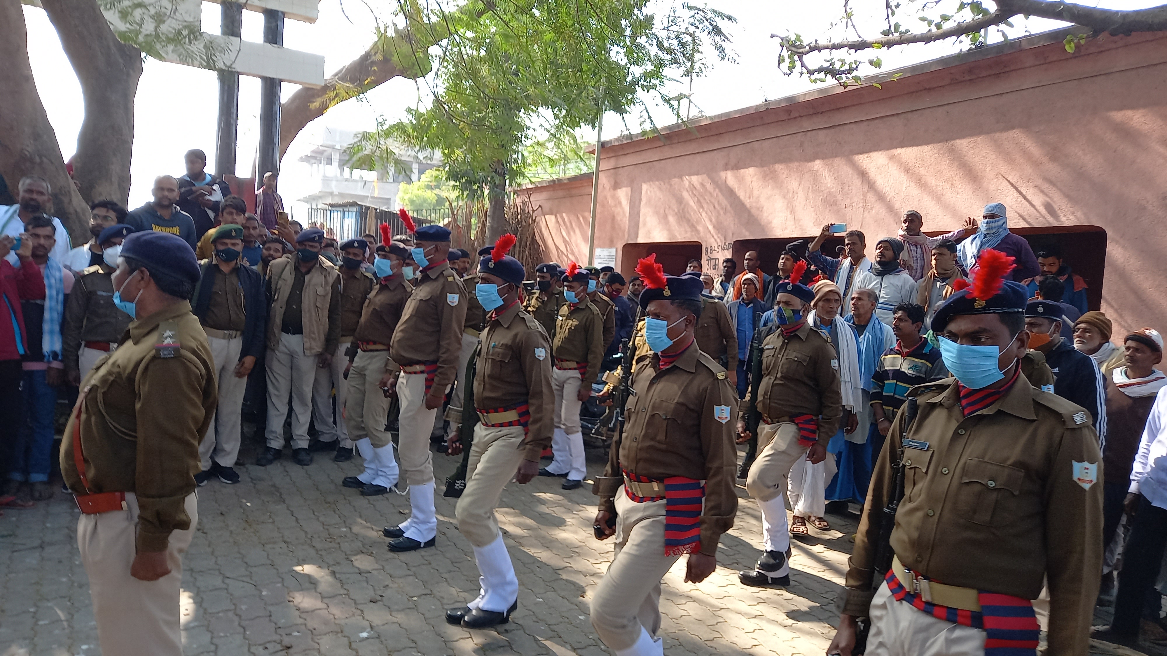 late-inspector-lalji-yadav-last-rites-completed-