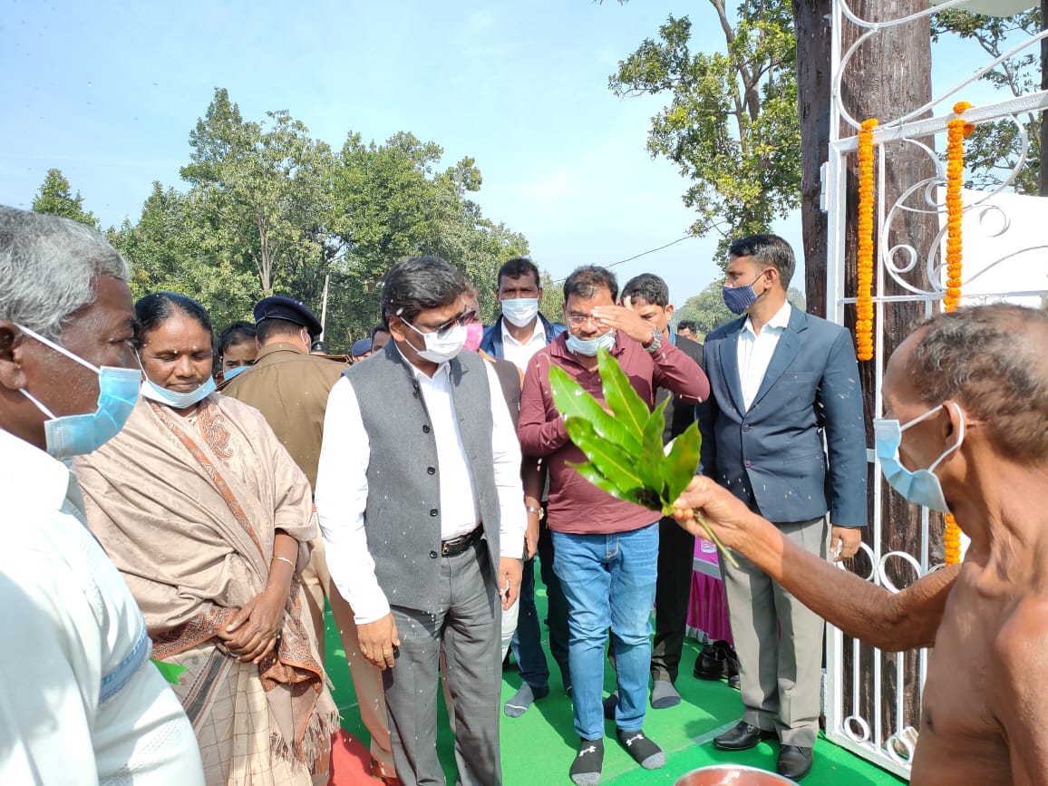 cm-hemant-soren-participated-in-aapke-adhikar-aapke-dwar-program-in-chaibasa