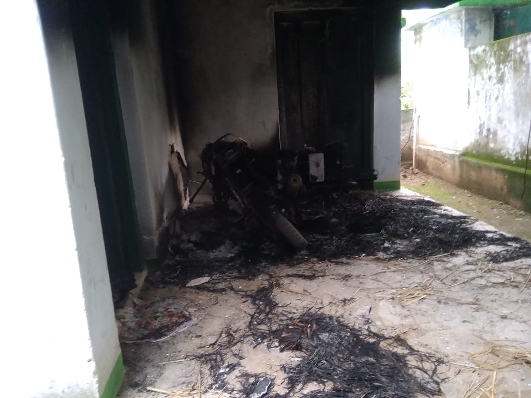 Naxalites set fire to forest guard house in chaibasa