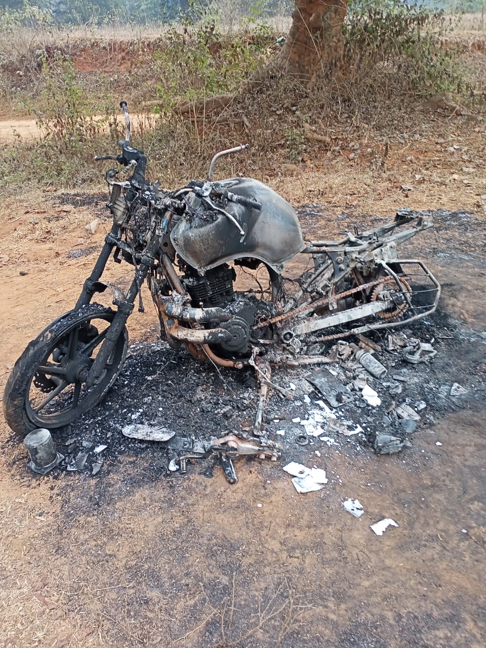 criminals burn contractor's bike in chaibasa