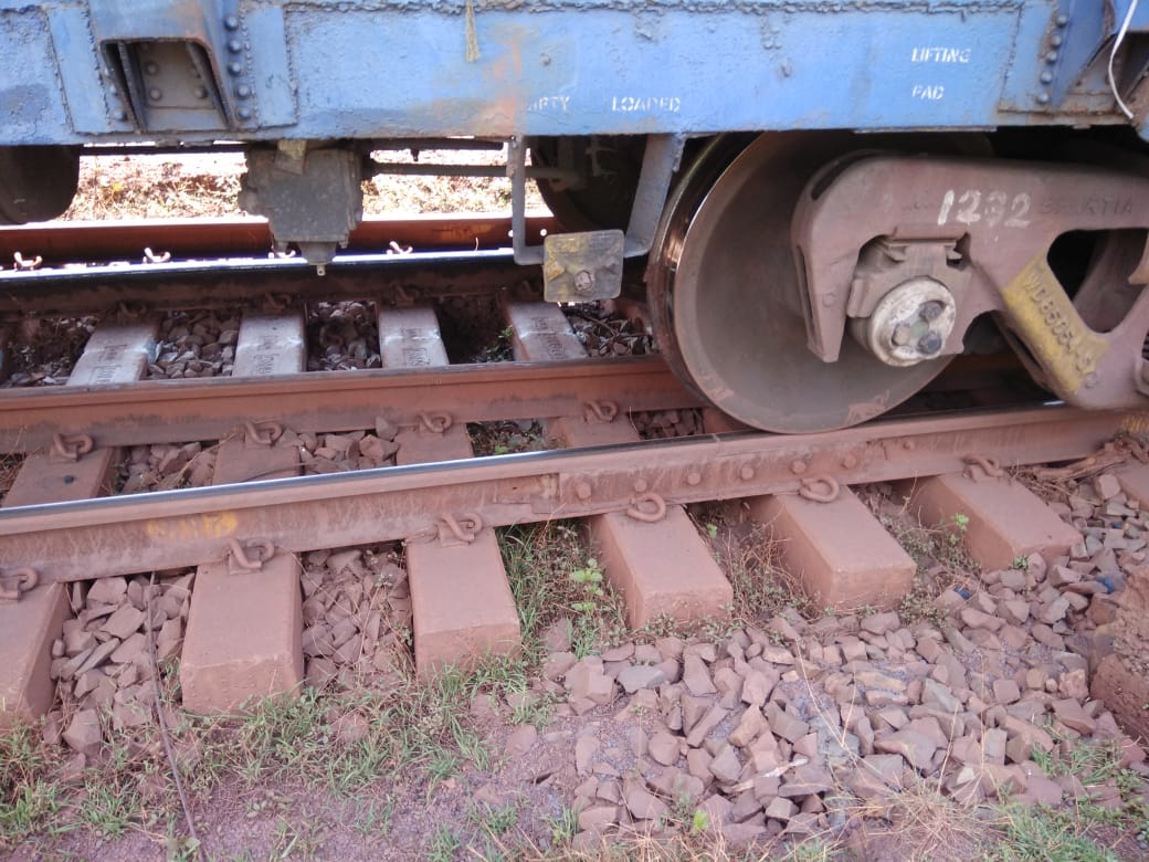 goods train derailed in Chaibasa in West Singhbhum