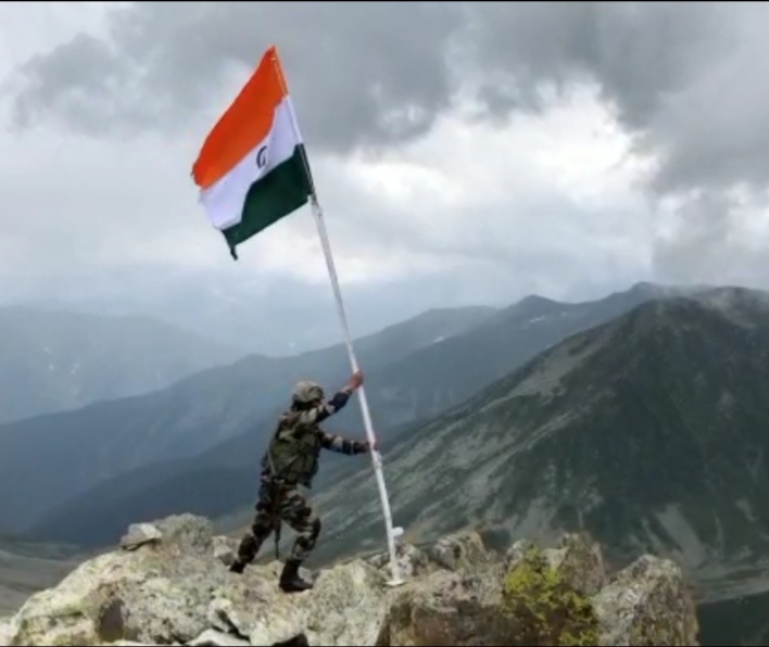 فوج کی جانب سے پیر پنجال کی بلند پہاڑیوں پر پرچم کشائی