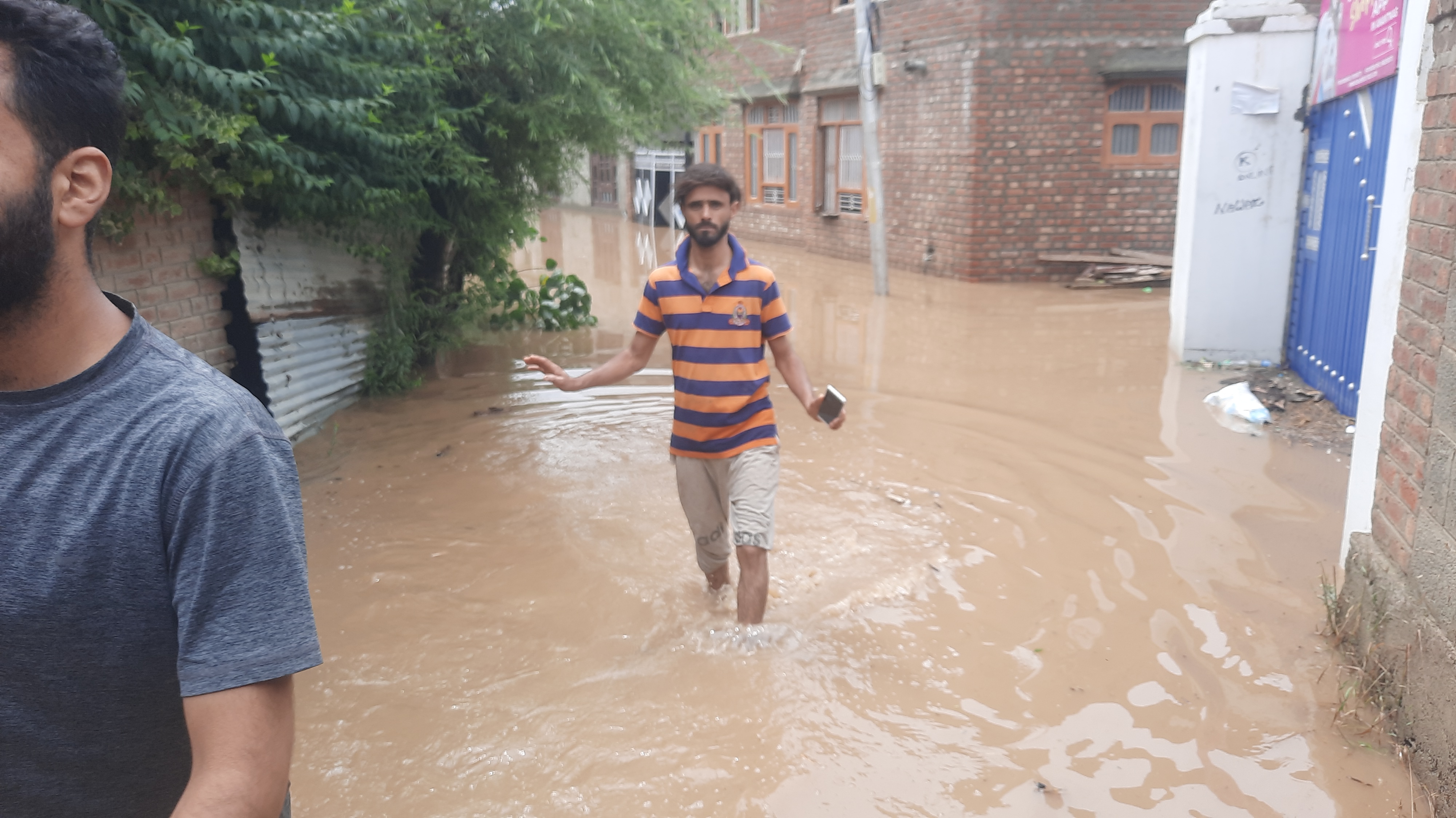 flash floods in pehru area of anantnag