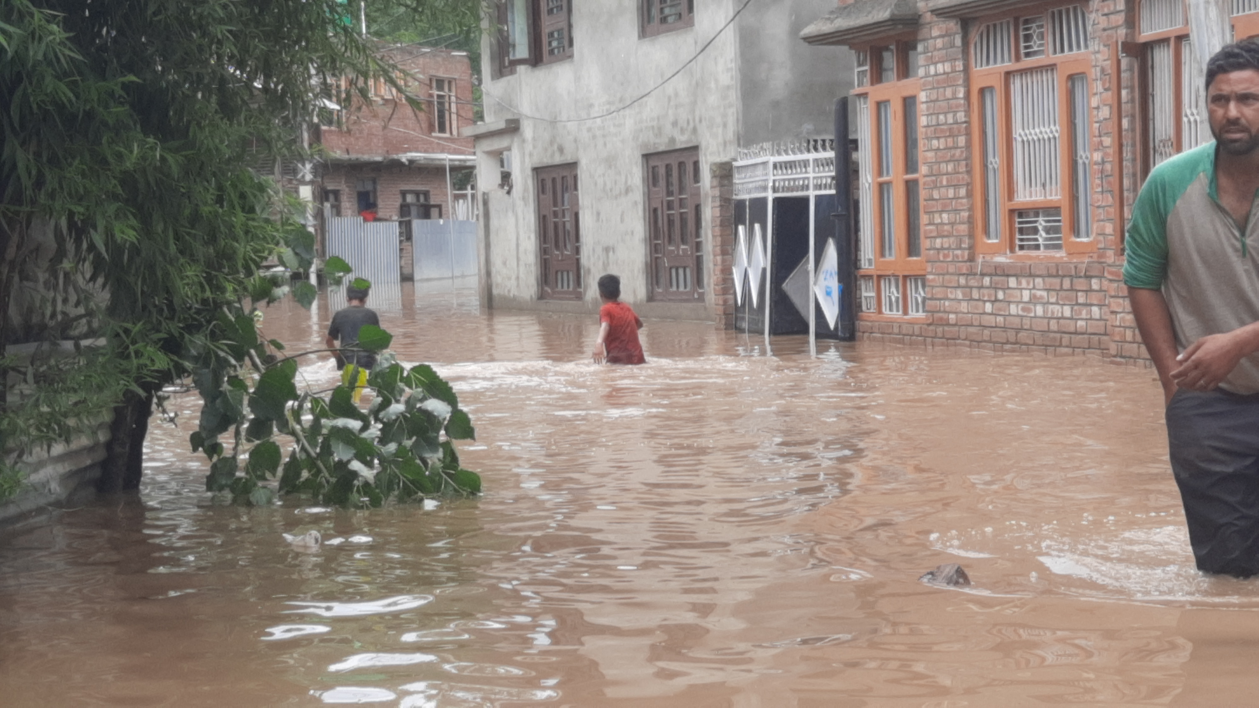 flash floods in pehru area of anantnag