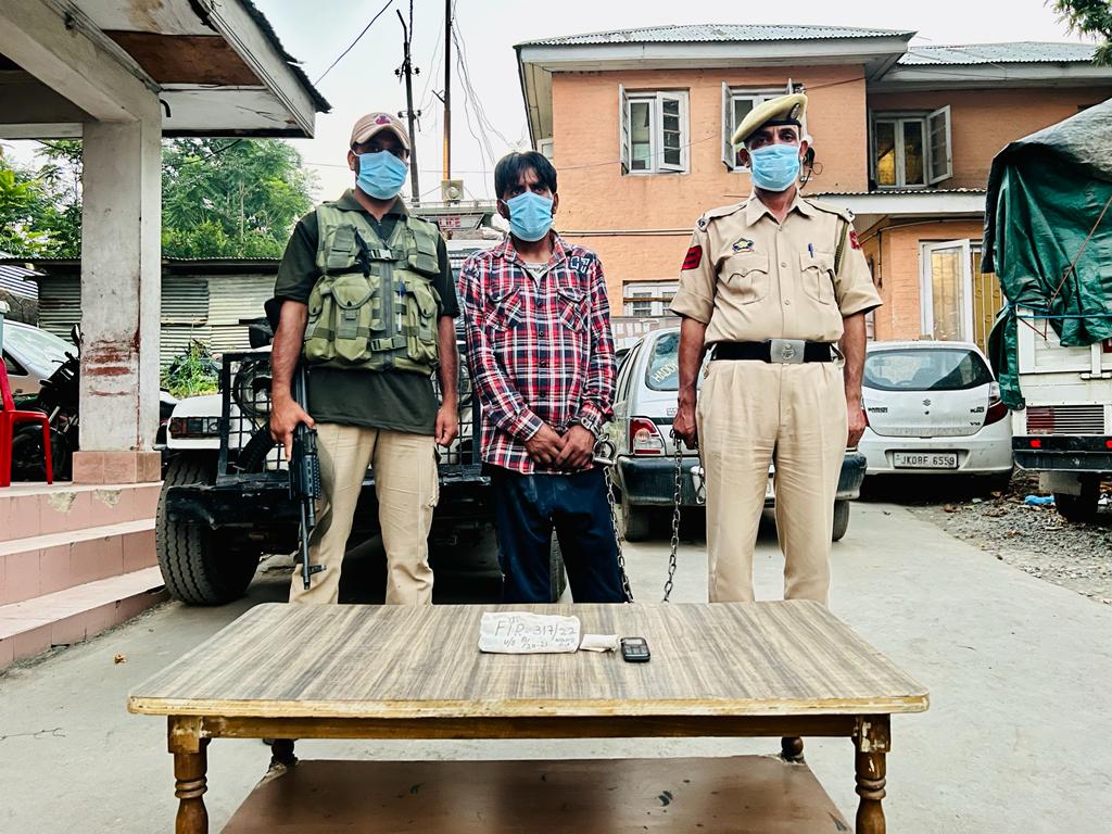 Drug Peddler Arrested in Budgam: بڈگام میں منشیات فروش گرفتار، 85گرام چرس برآمد