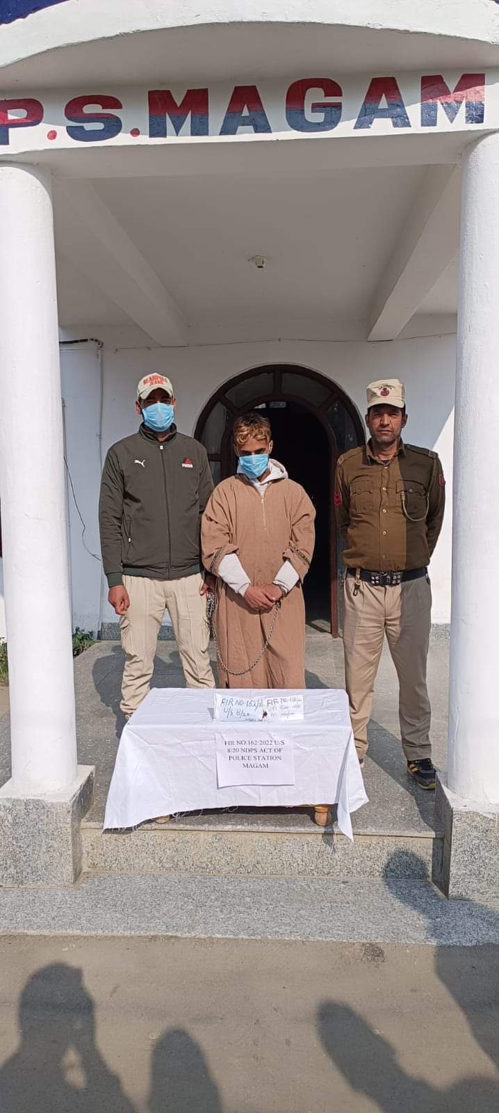 budgam-police-arrests-drug-pedlar-and-contraband-substances-recovered-from-his-possession-here-in-central-kashmirs-budgam-district