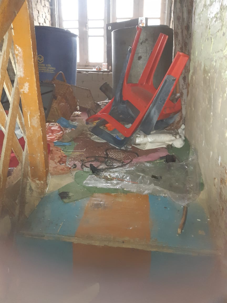 burglars looted Kashmiri pandit house in kulgam