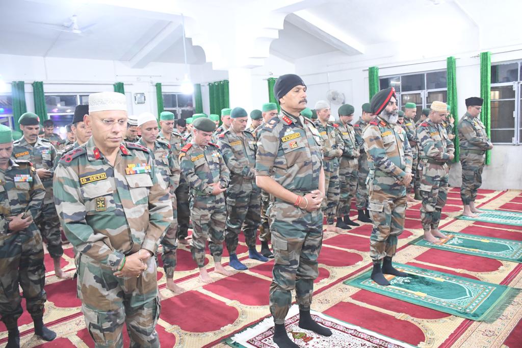 Despite backlash, Army releases pictures of iftaar party