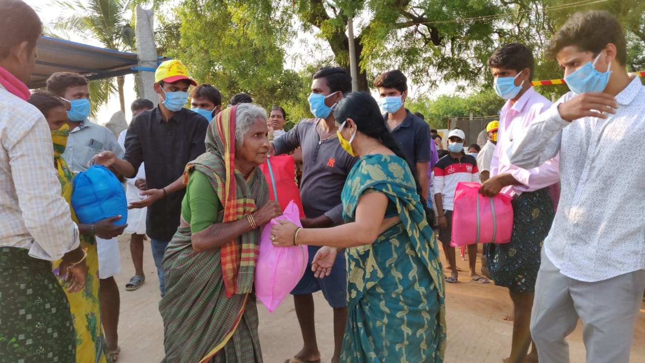 ಉಚಿತ ರೇಷನ್ ವಿತರಣೆ ಮಾಡಿದ ಸನ್ಮಾರ್ಗ ಗೆಳೆಯರ ಬಳಗ