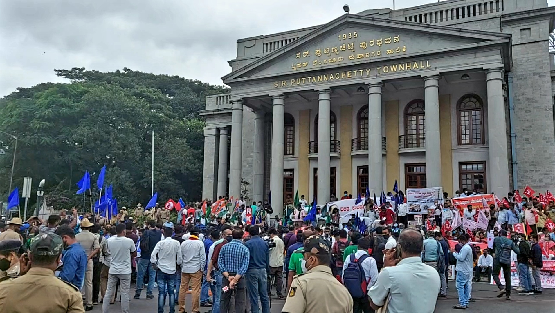 بنگلور: بھارت بند پر کسانوں کی جانب سے پرزور احتجاج