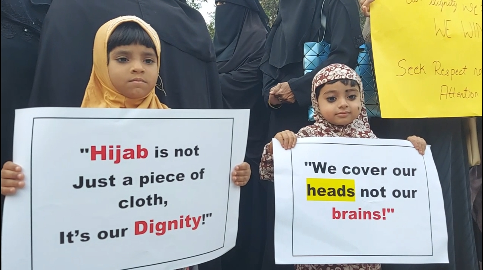 حجاب پر پابندی کا حکم مسلم خواتین کے خلاف ہتھیار بنا