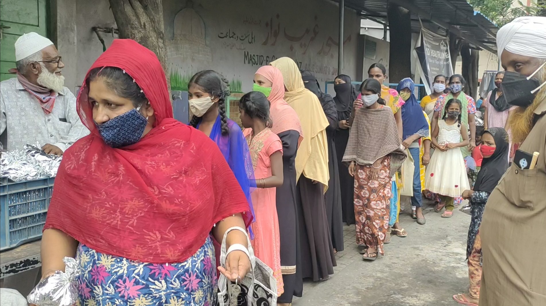 Hundreds of poor people are walking from the anchor of Masjid Gharib Nawaz