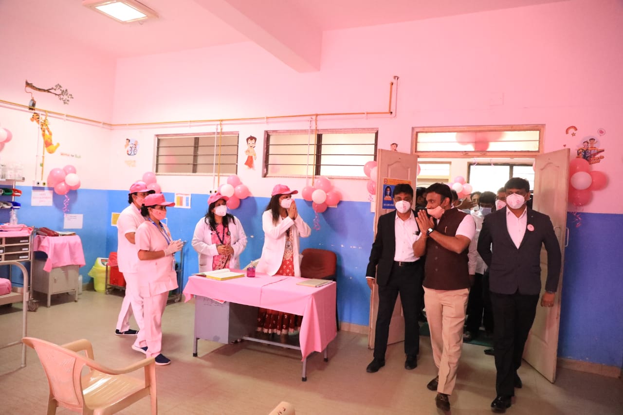 Pink bhoot open, Pink bhoot open by Minister Sudhakar, Pink bhoot open for covide test in Bangalore, Pink bhoot news, ಪಿಂಕ್​ ಭೂತ್ ಉದ್ಘಾಟನೆ, ಪಿಂಕ್​ ಭೂತ್ ಉದ್ಘಾಟಿಸಿದ ಸಚಿವ ಸುಧಾಕರ್​, ಕೋವಿಡ್​ ಪರೀಕ್ಷೆಗಾಗಿ ಪಿಂಕ್​ ಭೂತ್ ಉದ್ಘಾಟನೆ, ಪಿಂಕ್​ ಭೂತ್ ಉದ್ಘಾಟನೆ ಸುದ್ದಿ, ಬೆಂಗಳೂರಿನಲ್ಲಿ ಪಿಂಕ್​ ಭೂತ್ ಉದ್ಘಾಟನೆ,