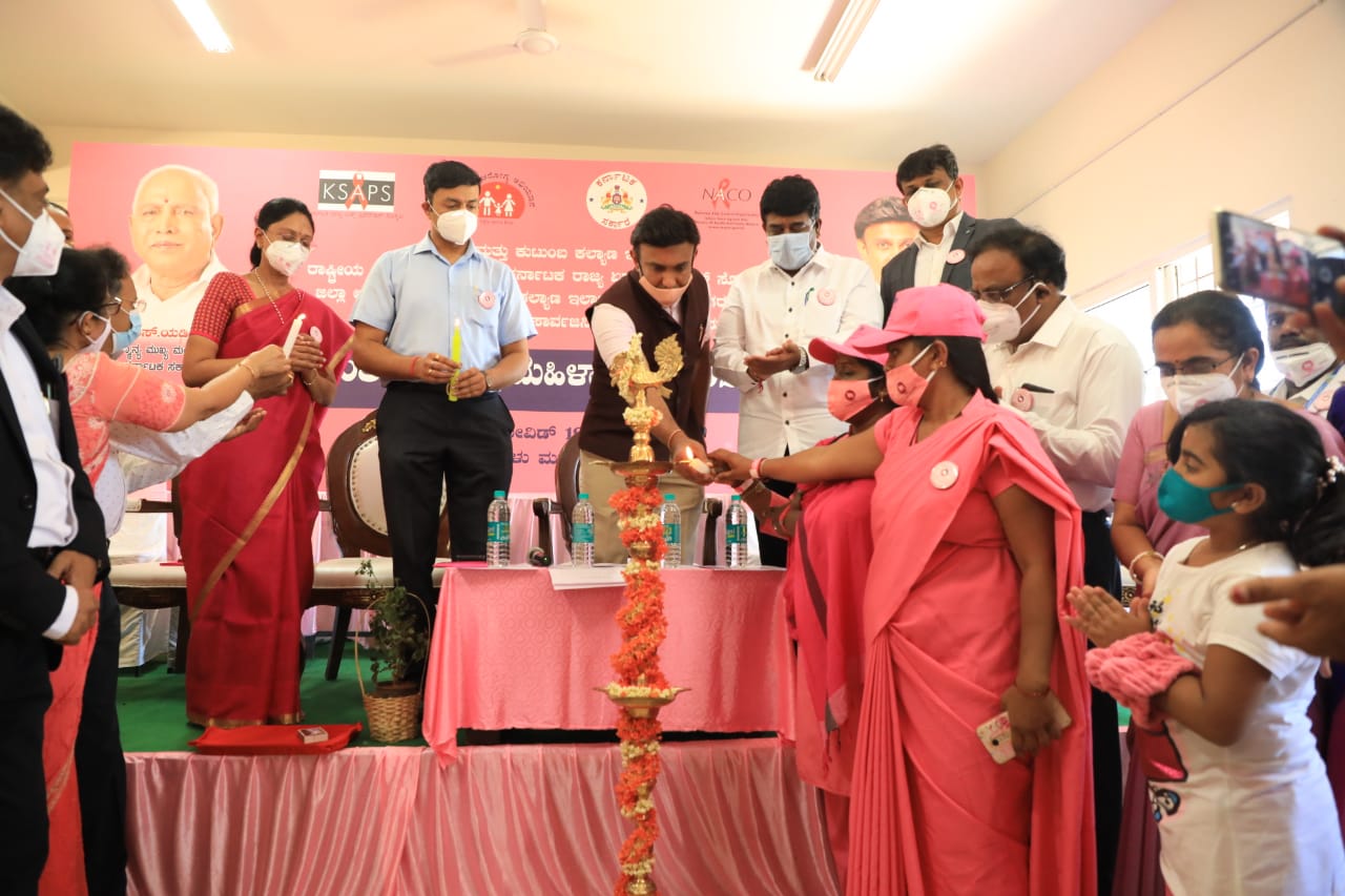 Pink bhoot open, Pink bhoot open by Minister Sudhakar, Pink bhoot open for covide test in Bangalore, Pink bhoot news, ಪಿಂಕ್​ ಭೂತ್ ಉದ್ಘಾಟನೆ, ಪಿಂಕ್​ ಭೂತ್ ಉದ್ಘಾಟಿಸಿದ ಸಚಿವ ಸುಧಾಕರ್​, ಕೋವಿಡ್​ ಪರೀಕ್ಷೆಗಾಗಿ ಪಿಂಕ್​ ಭೂತ್ ಉದ್ಘಾಟನೆ, ಪಿಂಕ್​ ಭೂತ್ ಉದ್ಘಾಟನೆ ಸುದ್ದಿ, ಬೆಂಗಳೂರಿನಲ್ಲಿ ಪಿಂಕ್​ ಭೂತ್ ಉದ್ಘಾಟನೆ,