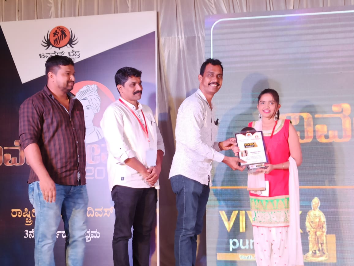 vivek award to aradhan bhutt