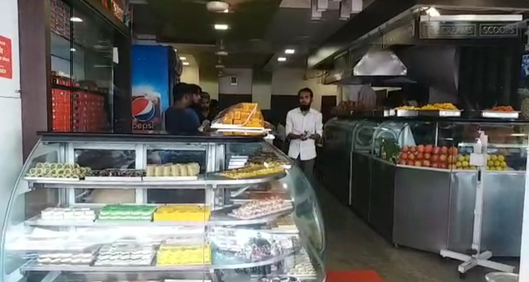 businessmen waiting for customers in super market