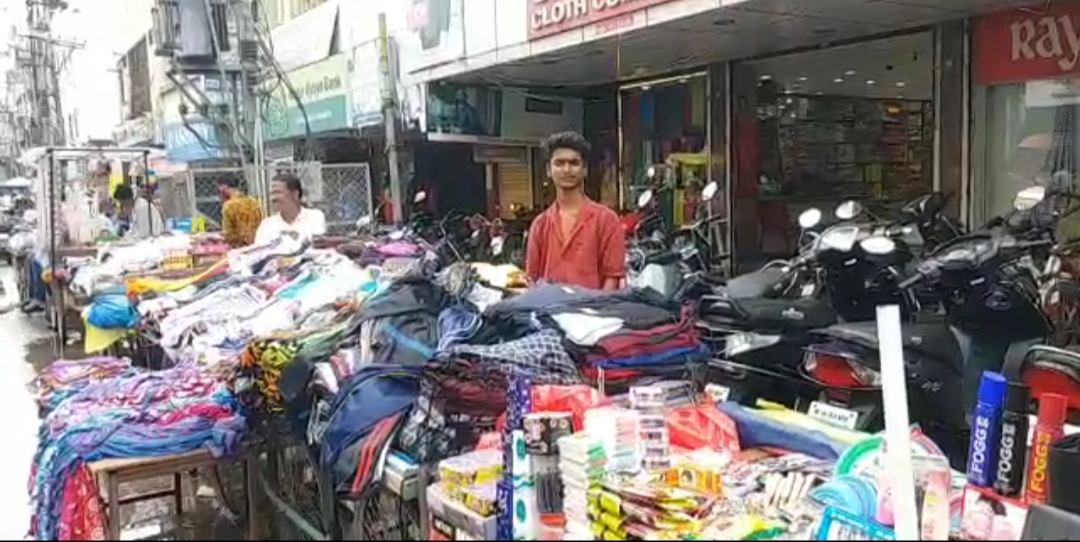 businessmen waiting for customers in super market