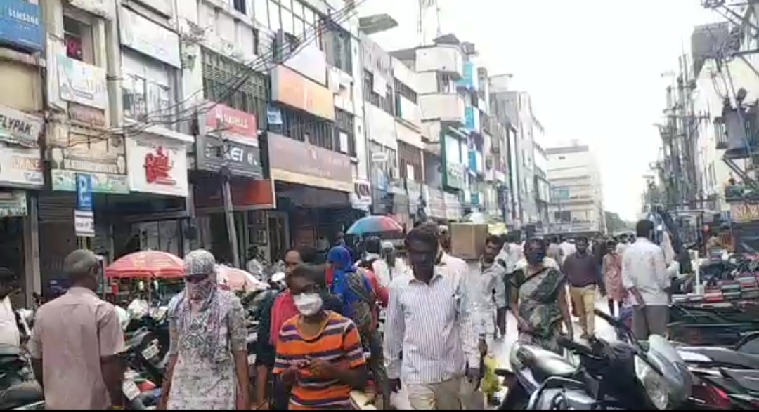 businessmen waiting for customers in super market