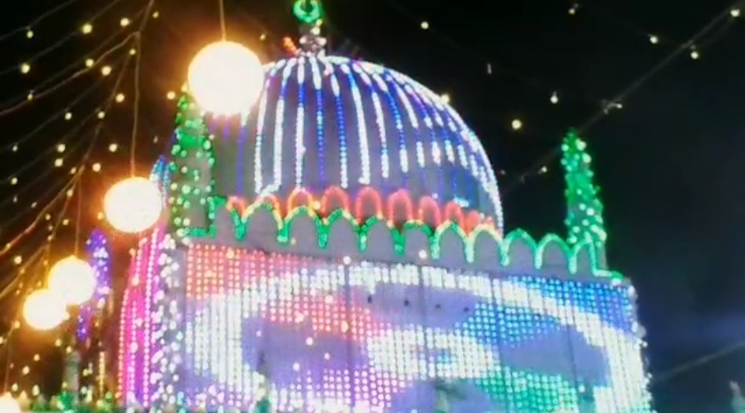 Dargah of Hazrat Ladley Mashaikh of Aland Sharif is the center of national unity