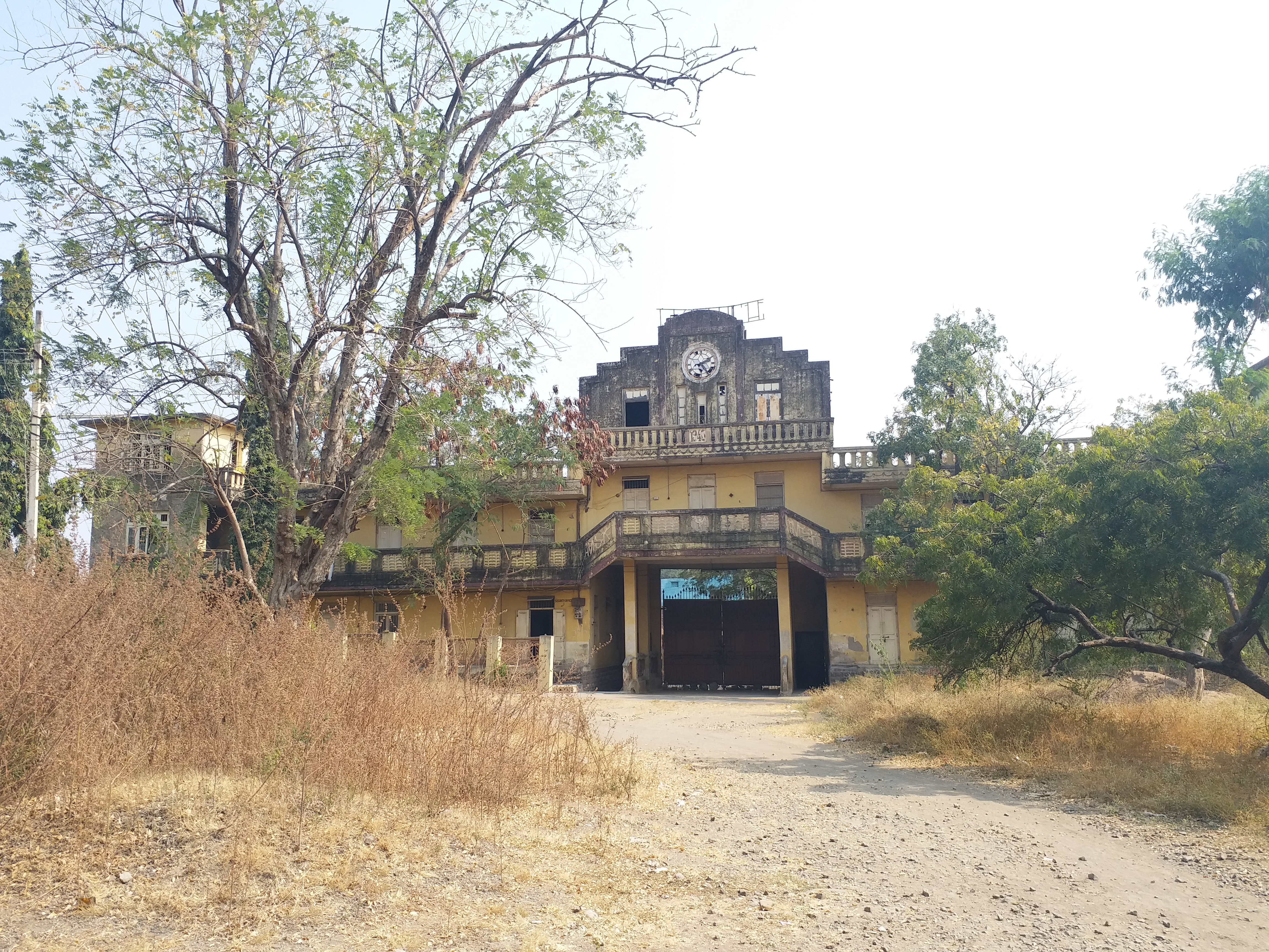 labourers unemployed due to closed msk mill gulbarga