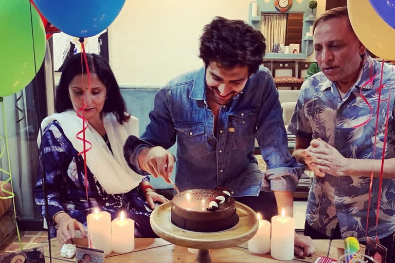 Kartik Aaryan receives adorable birthday surprise from parents