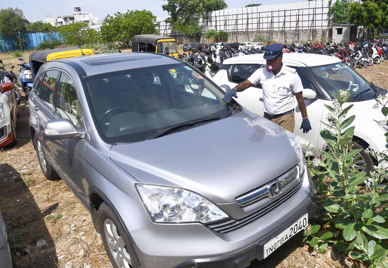 Former cricketer Robin singh car seized and case registered against him for violating lockdown rules