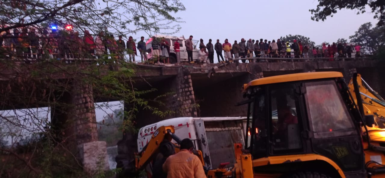 3 killed, 28 injured after bus falls into river in MP