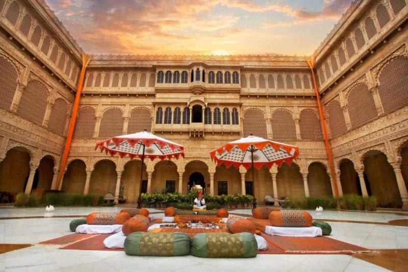 Jaisalmer Suryagarh Hotel  Kiara Advani and Siddharth Malhotra gets marry  Kiara and Siddharth tie the knot  Kiara Siddhath Weeding  Kiara and Siddharth will tie the knot at Jaisalmer  ಸ್ವರ್ಣನಗರಿಯಲ್ಲಿ ನಡೆಯಲಿದೆ ಅದ್ಧೂರಿ ಮದುವೆ  ದಾಂಪತ್ಯ ಜೀವನಕ್ಕೆ ಕಾಲಿಡಲಿರುವ ಸಿದ್ದಾರ್ಥ್​ ಕಿಯಾರಾ  ಬಾಲಿವುಡ್​ನ ಖ್ಯಾತ ನಟಿ ಕಿಯಾರಾ ಅಡ್ವಾಣಿ  ಮದುವೆಯನ್ನು ಸ್ಮರಣೀಯ ಮತ್ತು ವಿಶೇಷ  ಬೆಸ್ಟ್ ವೆಡ್ಡಿಂಗ್ ಡೆಸ್ಟಿನೇಶನ್ ಸೂರ್ಯಗಢ್ ಹೋಟೆಲ್  ಬೆಸ್ಟ್ ವೆಡ್ಡಿಂಗ್ ಡೆಸ್ಟಿನೇಷನ್ ಎಂಬ ಹೆಗ್ಗಳಿಕೆಗೆ ಪಾತ್ರ  ಜೈಸಲ್ಮೇರ್ ಸೆಲೆಬ್ರಿಟಿಗಳ ಮದುವೆಯ ಬಗ್ಗೆ ಸಾಕಷ್ಟು ಚರ್ಚೆ  ಸೂರ್ಯಗಢ್ ಹೋಟೆಲ್ ವಿಶೇಷತೆಗಳೇನು  ದಿನಕ್ಕೆ ಎರಡು ಕೋಟಿ ಖರ್ಚು  ಈ ಹೋಟೆಲ್ ವಿಐಪಿಗಳು ಮತ್ತು ವಿವಿಐಪಿಗಳ ಮೊದಲ ಆಯ್ಕೆ