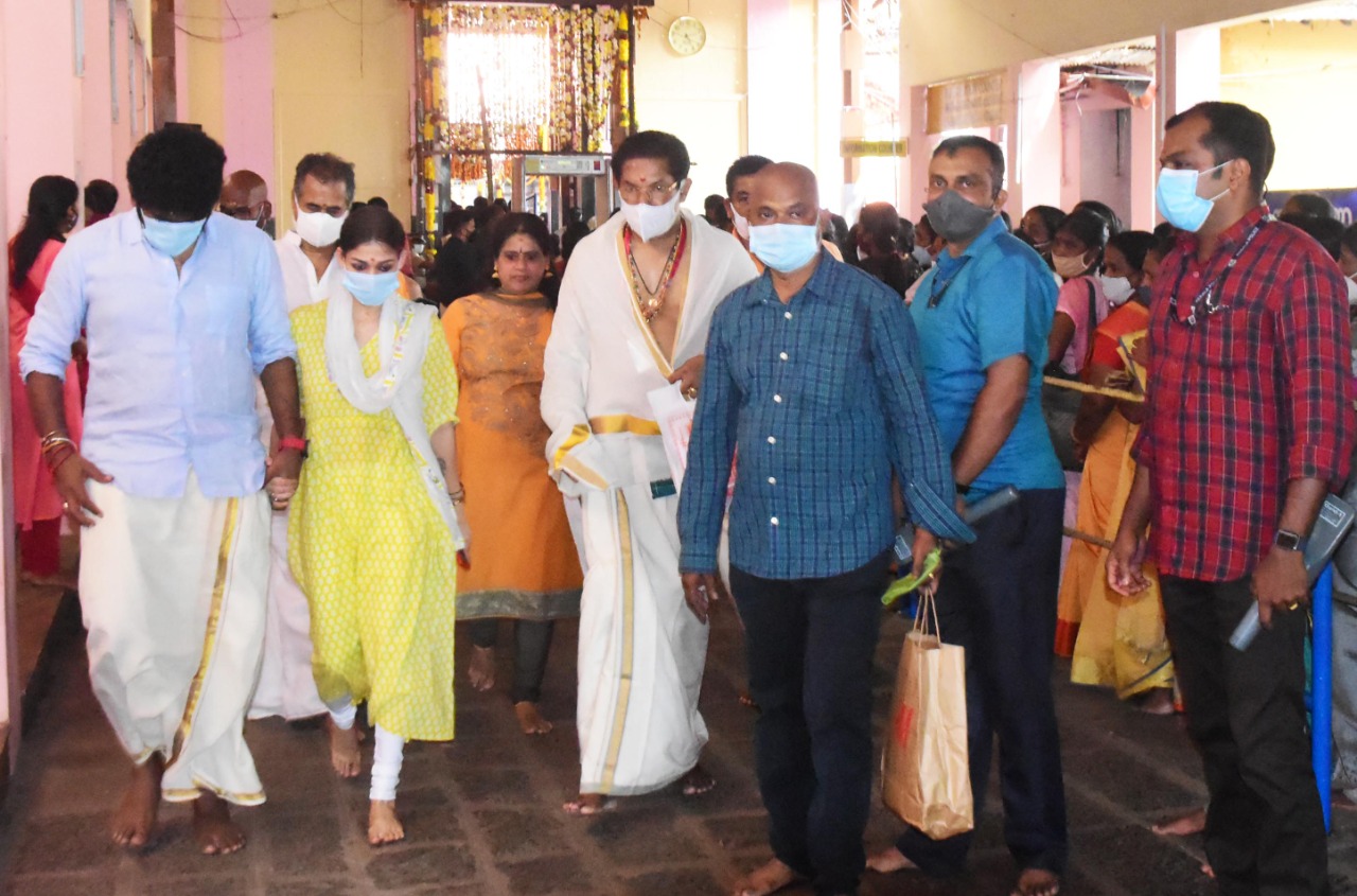 nayanthara visits chottanikkara makam thozhal  chottanikkara temple makam thozhal  nayanthara visits chottanikkara  കൊവിഡ് നിയന്ത്രണങ്ങളോടെ ചോറ്റാനിക്കര മകം തൊഴൽ  നയൻതാര ചോറ്റാനിക്കര ക്ഷേത്രം