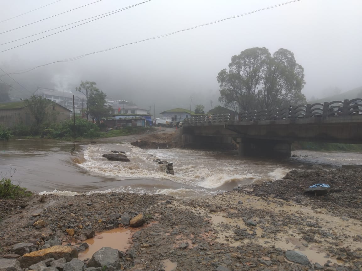 ഇടുക്കി  heavy-rain- in idukki  extraordinary-situation-in-idukki  കട്ടപ്പന- കുട്ടിക്കാനം  ഏലപ്പാറ