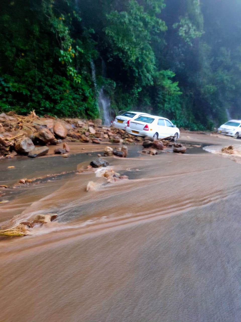 Kerala facing a flood situation, கேரளா, கனமழை, கேரள கனமழை, ரெட் அலர்ட், பத்தனம்திட்டா, கோட்டயம், எர்ணாகுளம், இடுக்கி, திரிச்சூர், கேரளா வெள்ளம், kerala floods