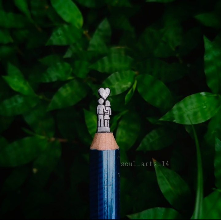 Kerala girl creates wonders in pencil lead carving