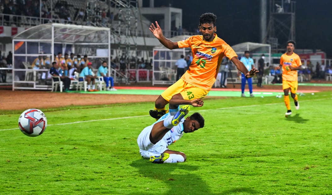 santosh trophy kerala beat west bengal  സന്തോഷ് ട്രോഫി 2022  Kerala beat west Bengal in Santosh trophy by two goals  സന്തോഷ് ട്രോഫി: ബംഗാളിനോട് മമതയില്ലാതെ കേരളം, ജയത്തോടെ പോയിന്‍റ് പട്ടികയിൽ ഒന്നാമത്  santosh trophy updates  kerala santosh trophy news updates  പകരക്കാരായി കളത്തിലെത്തിയ നൗഫൽ, ജെസിന്‍ എന്നിവരാണ് കേരളത്തിനായി ഗോൾ നേടിയത്.  ജയത്തോടെ കേരളം പോയിന്‍റ് പട്ടികയിൽ ഒന്നാമത്  കേരളം vs ബംഗാൾ  kerala vs west bengal