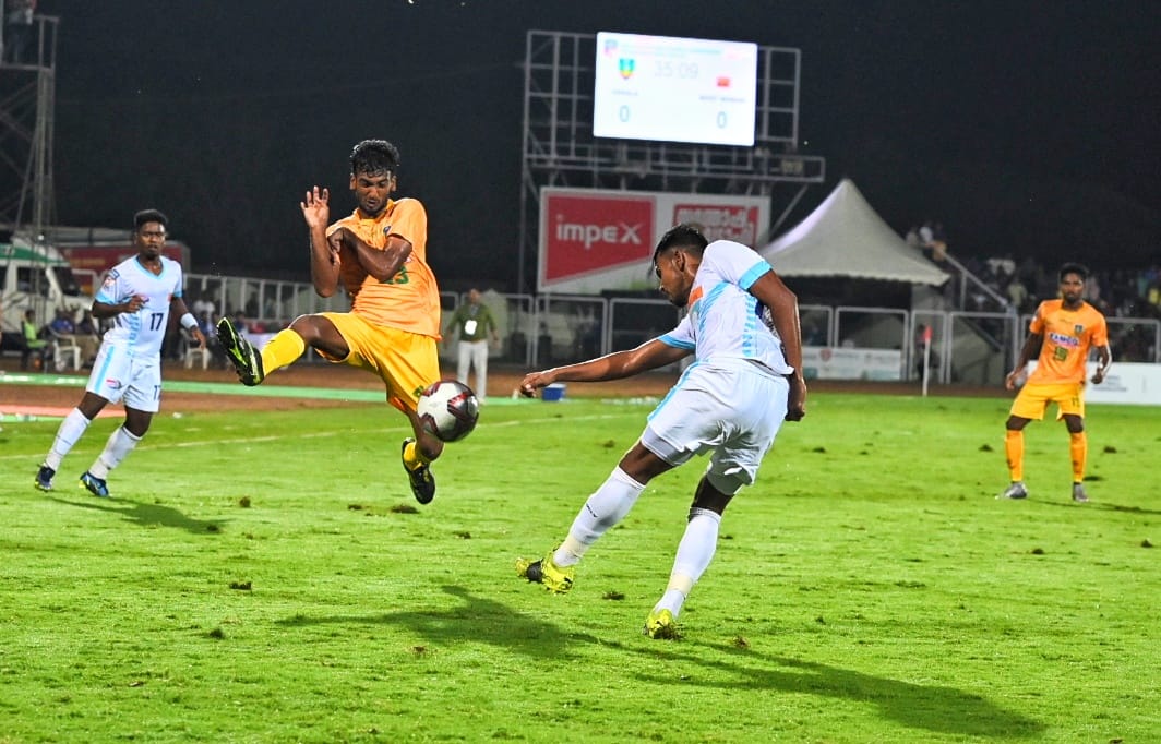 santosh trophy kerala beat west bengal  സന്തോഷ് ട്രോഫി 2022  Kerala beat west Bengal in Santosh trophy by two goals  സന്തോഷ് ട്രോഫി: ബംഗാളിനോട് മമതയില്ലാതെ കേരളം, ജയത്തോടെ പോയിന്‍റ് പട്ടികയിൽ ഒന്നാമത്  santosh trophy updates  kerala santosh trophy news updates  പകരക്കാരായി കളത്തിലെത്തിയ നൗഫൽ, ജെസിന്‍ എന്നിവരാണ് കേരളത്തിനായി ഗോൾ നേടിയത്.  ജയത്തോടെ കേരളം പോയിന്‍റ് പട്ടികയിൽ ഒന്നാമത്  കേരളം vs ബംഗാൾ  kerala vs west bengal