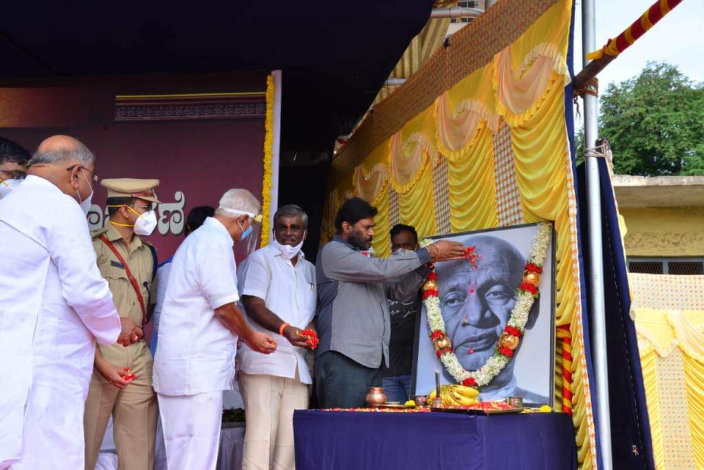 Minister BS Anandasingh speak in Welfare Karnataka Festival Day programme