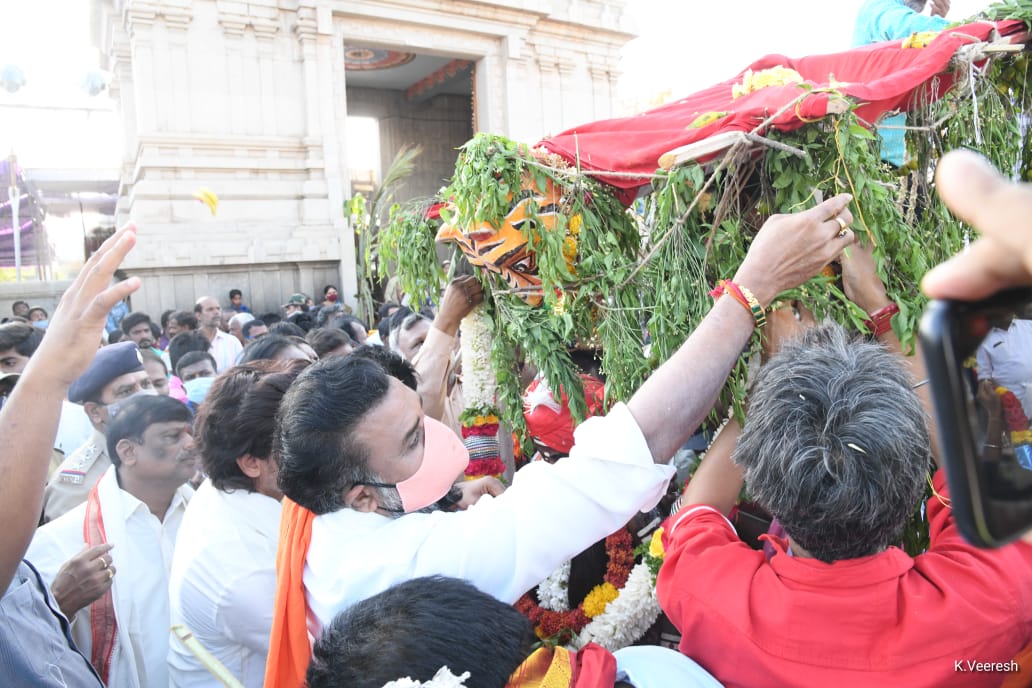 grandly celebrated shri kanakadurgamma sidibandi Chariot fair