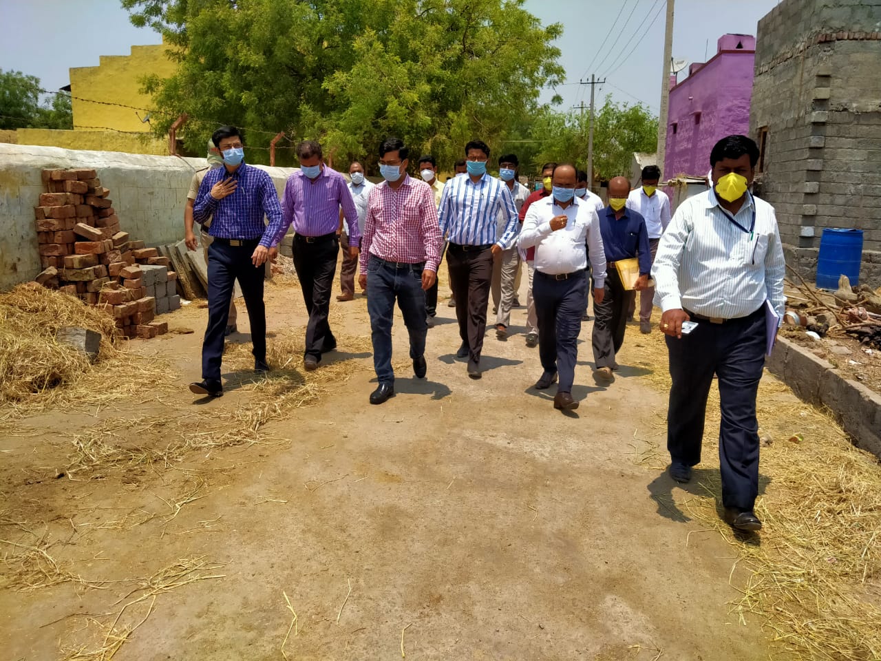 district collector visit to containment zone