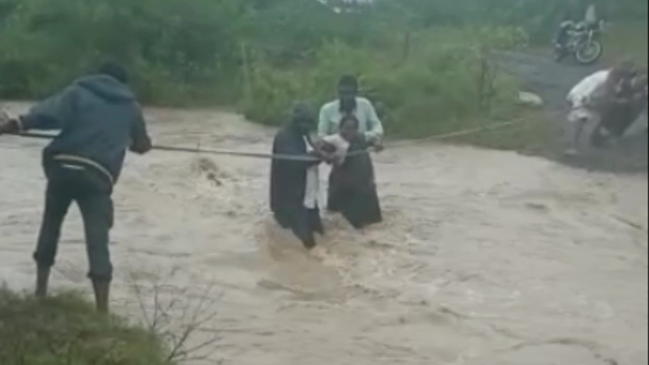 Heavy Rain Lash in North Karnataka Causing Inundation: 111 House of Rabakavi Banahatti Wrecked