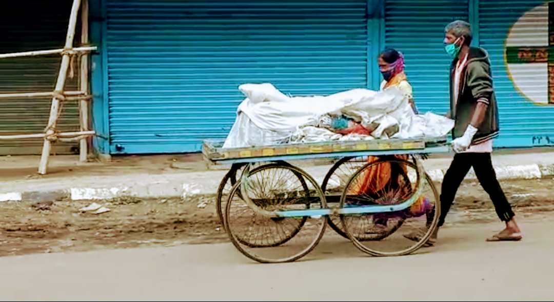 Son Carried his Father's Dead body on Pulling cart in belagavi, karnataka