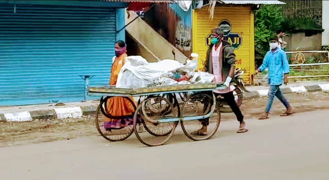 Son Carried his Father's Dead body on Pulling cart in belagavi, karnataka