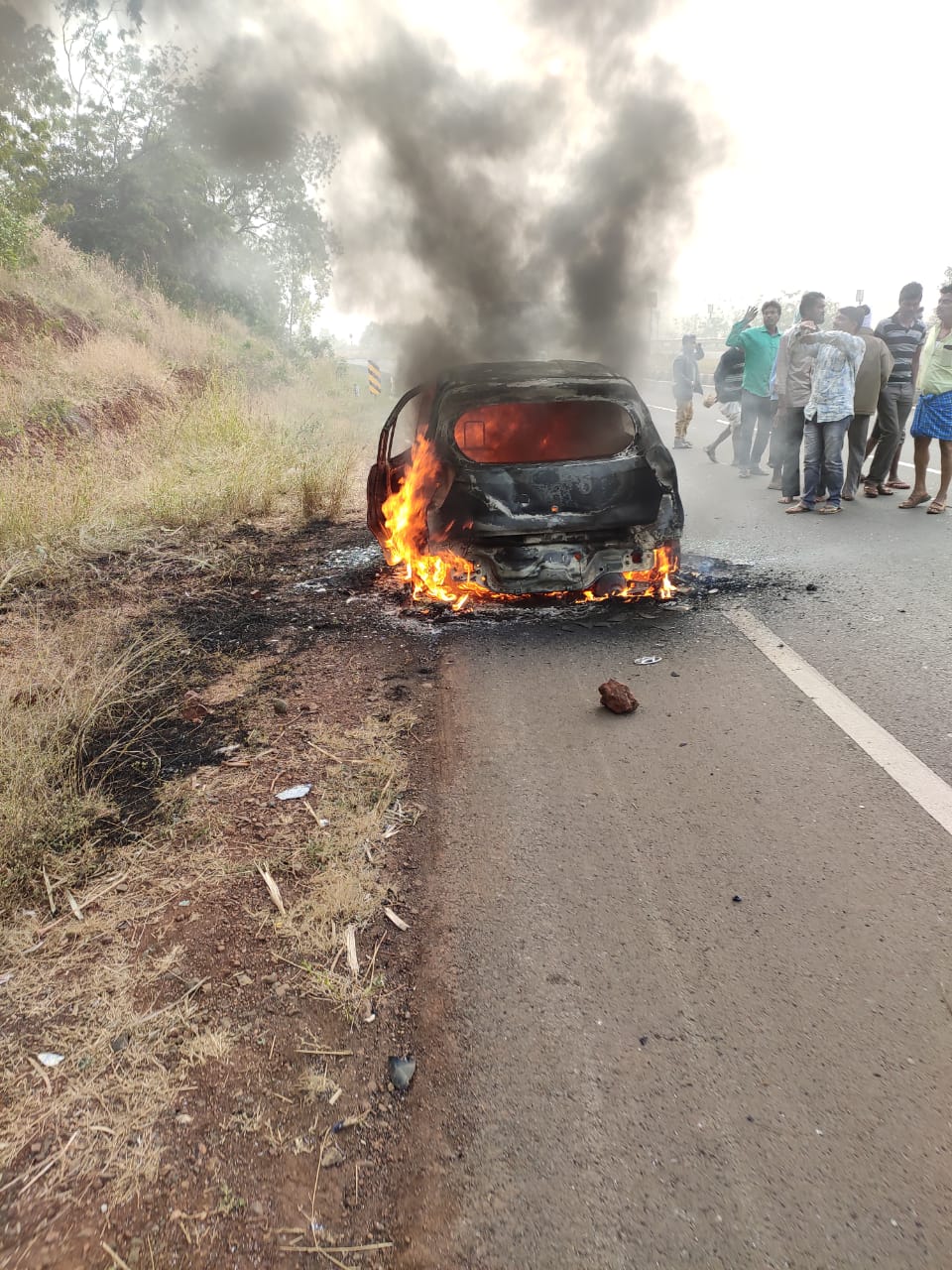 woman burned, woman burned alive, woman burned alive in car, woman burned alive in car in bidar, ಮಹಿಳೆ ದಹನ, ಮಹಿಳೆ ಸಜೀವ ದಹನ, ಕಾರಿನಲ್ಲೇ ಮಹಿಳೆ ಸಜೀವ ದಹನ, ಬೀದರ್​ನಲ್ಲಿ ಕಾರಿನಲ್ಲಿ ಮಹಿಳೆ ಸಜೀವ ದಹನ,