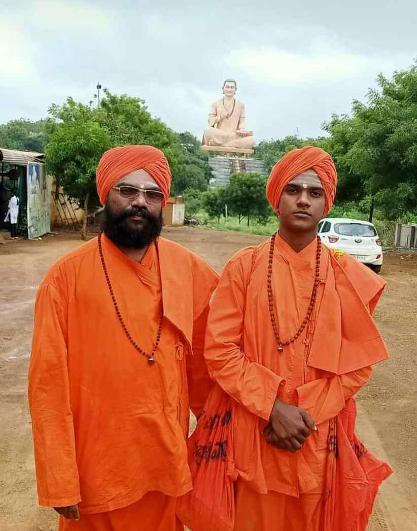 Influenced by Vishvaguru Basavanna: The Muslim youth become 'Sadguru Nijalinga Swamiji'