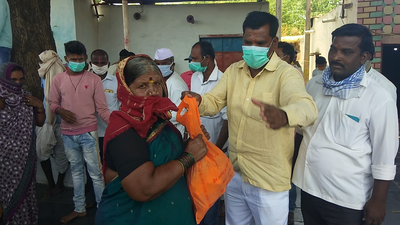 Food kit distribute to dalith families in bagalkote