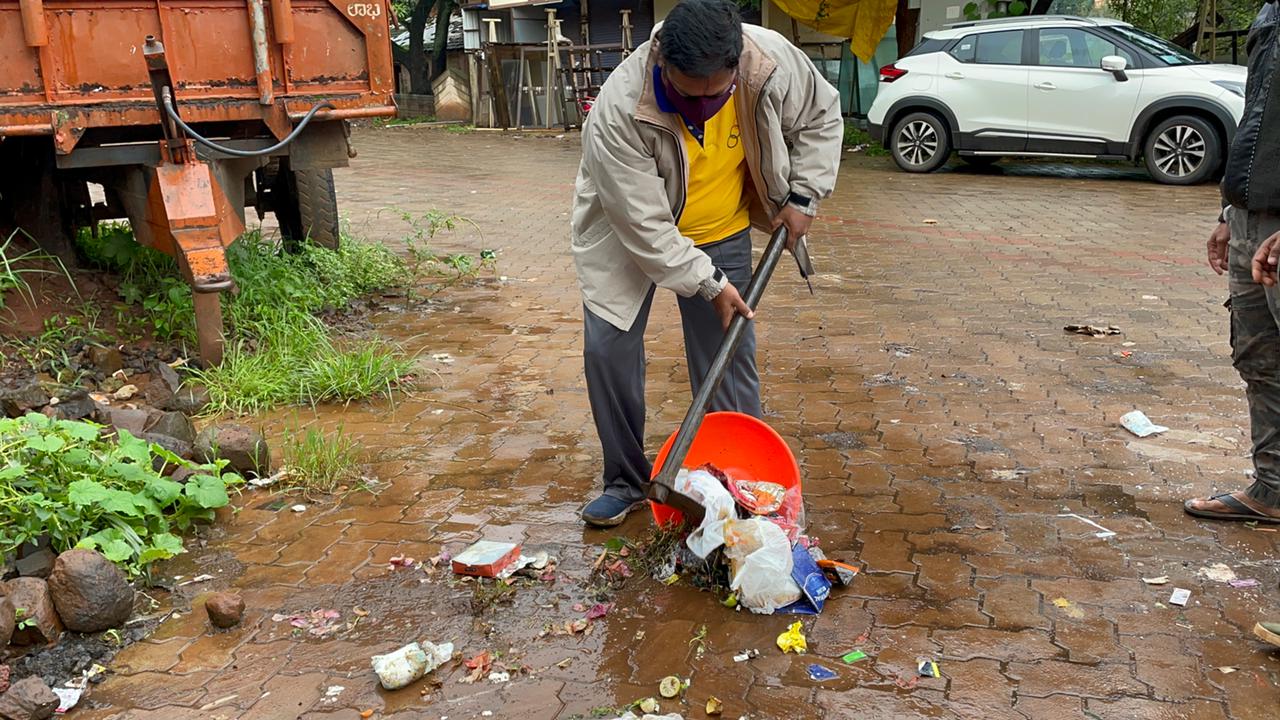 Garbage at commissioner house