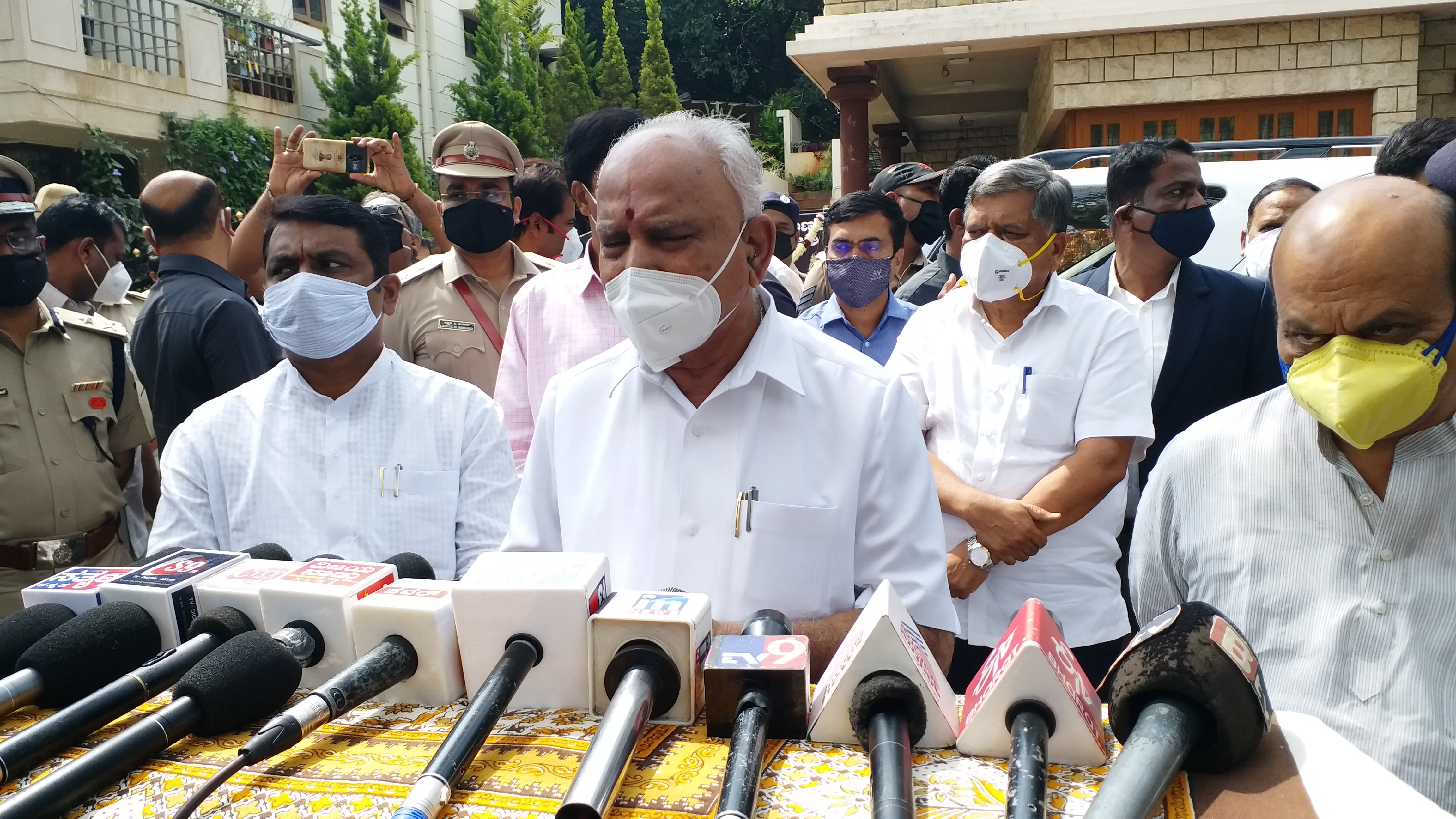 cm bs yadiyurappa visits suresh andagi house