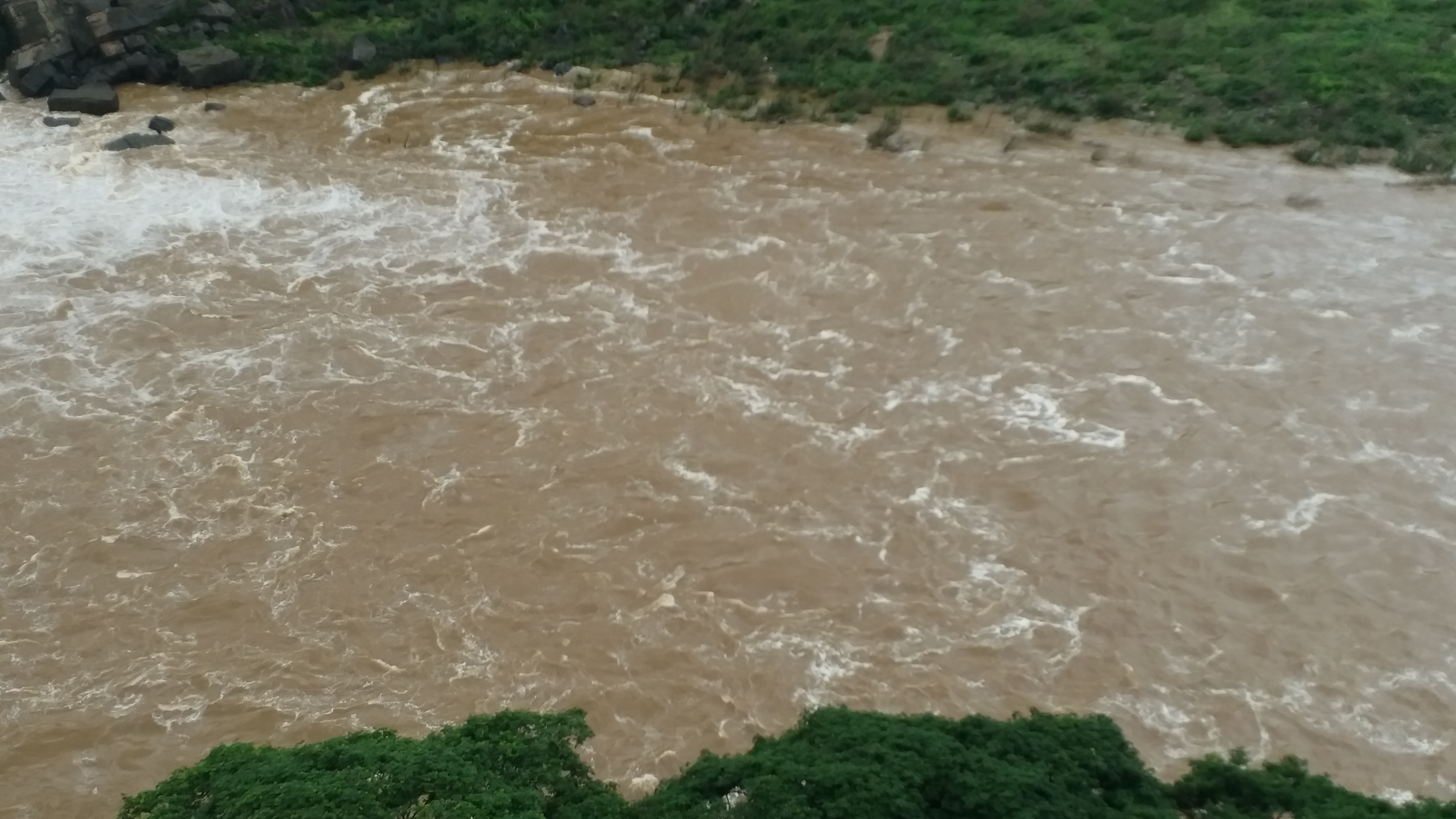 Fun from youth people in Gokak Falls